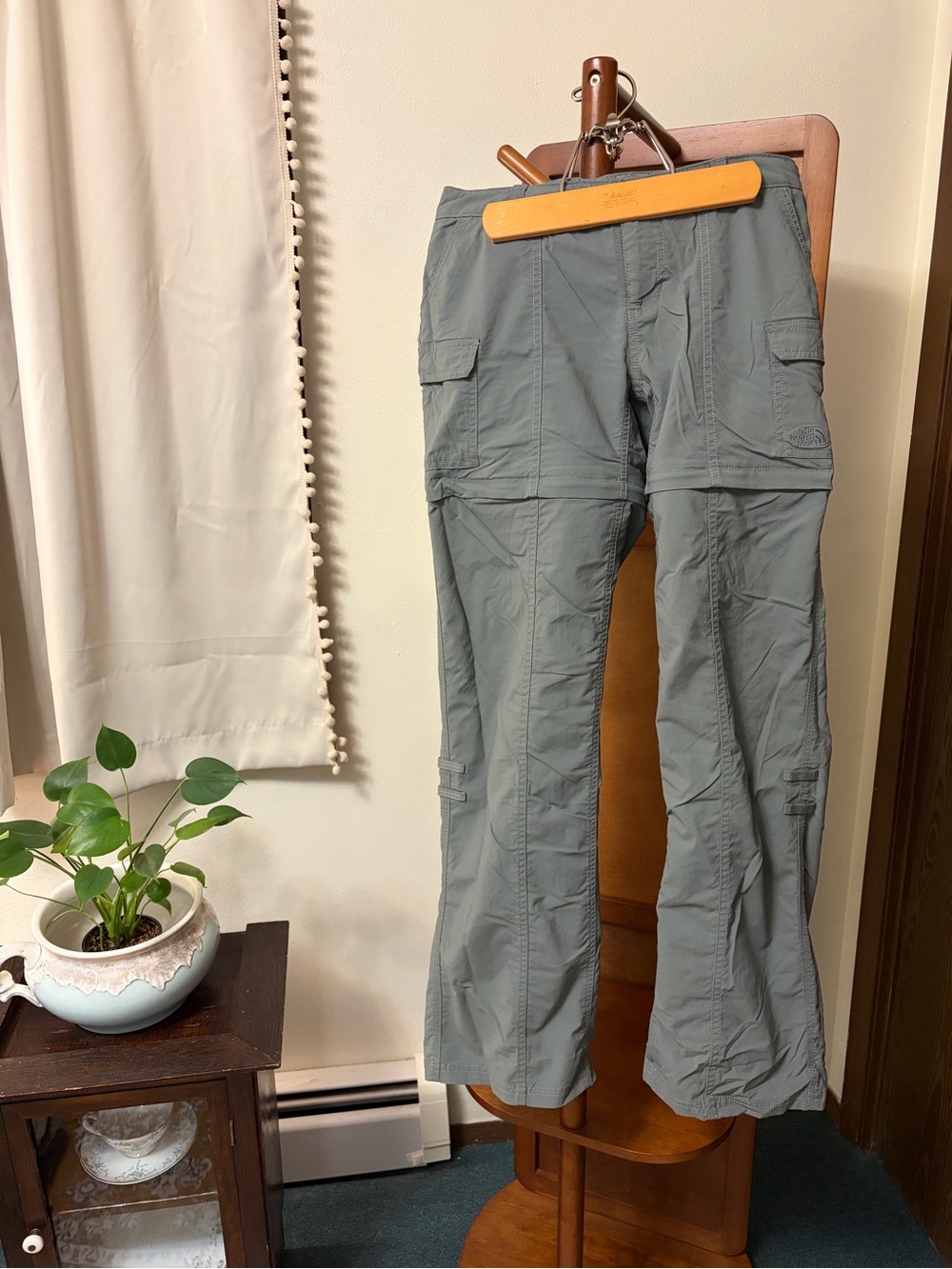 The North Face Women’s Cargo Pants in Sage Green